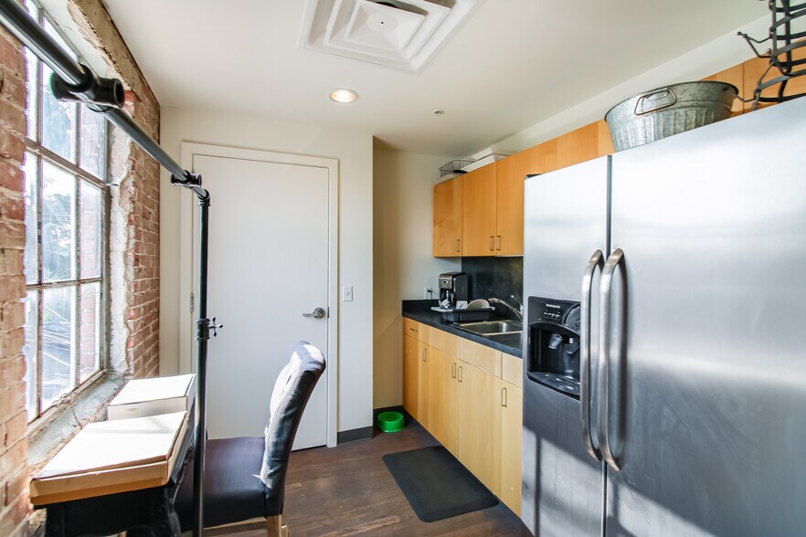 More Photos Of 225 S Knoblock St, Stillwater Storefront For Sale