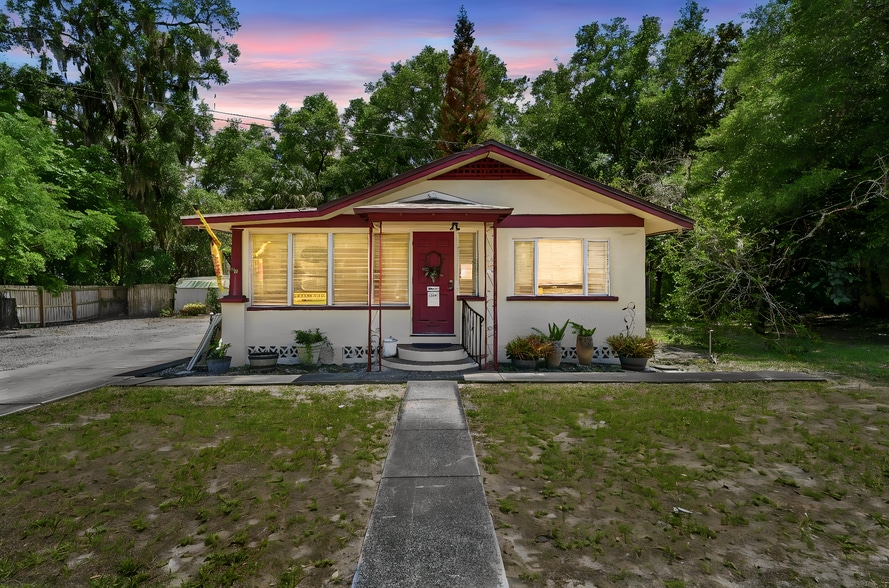 More Photos Of 718 E New York Ave, Deland Specialty For Sale