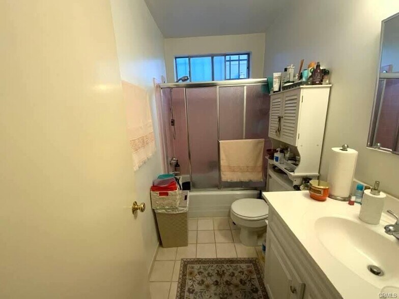 More Photos Of 5665 Franklin Ave, Los Angeles Apartments For Sale