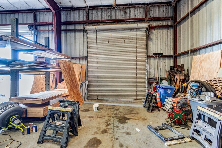 More Photos Of 6901 S 78th St, Riverview Warehouse For Lease