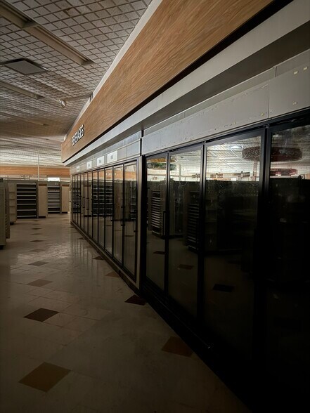 More Photos Of 306 W Water St, Oak Harbor Drugstore For Lease