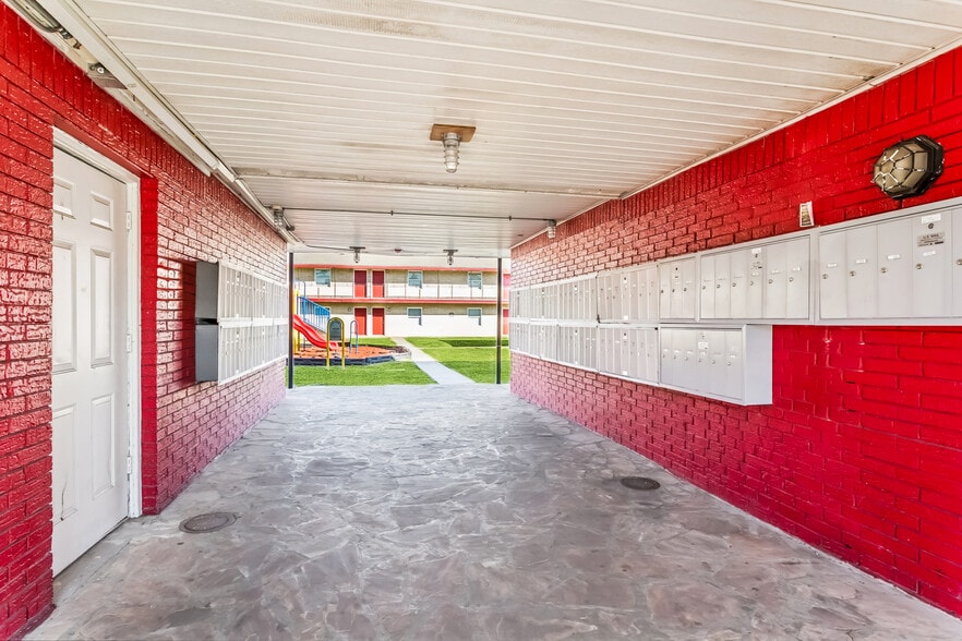 More Photos Of 3300 Garden Oaks Dr, New Orleans Apartments For Sale