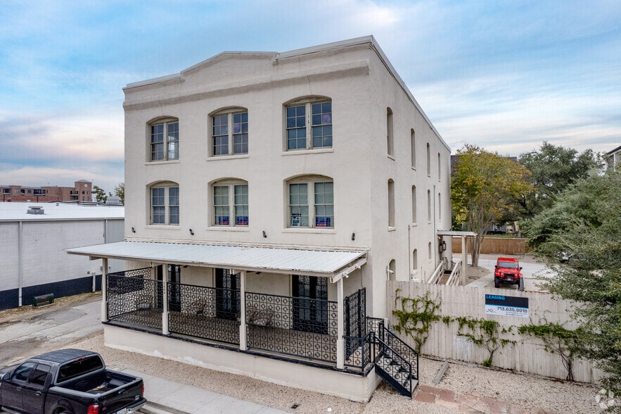 More Photos Of 2409 Commerce St, Houston Freestanding For Lease
