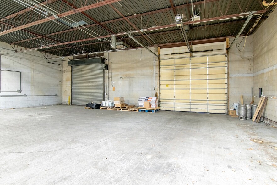 More Photos Of 355-365 Wyandanch Ave, Babylon Warehouse For Lease
