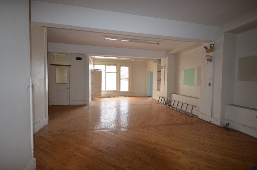 More Photos Of 859-867 E Main St, Bridgeport General Retail For Sale