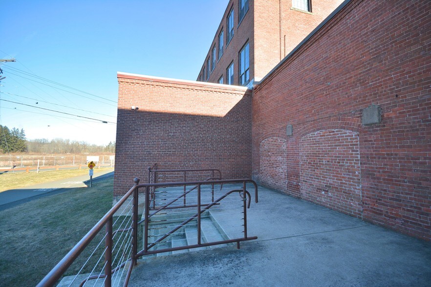 More Photos Of 168 Center St, Southington Industrial For Lease