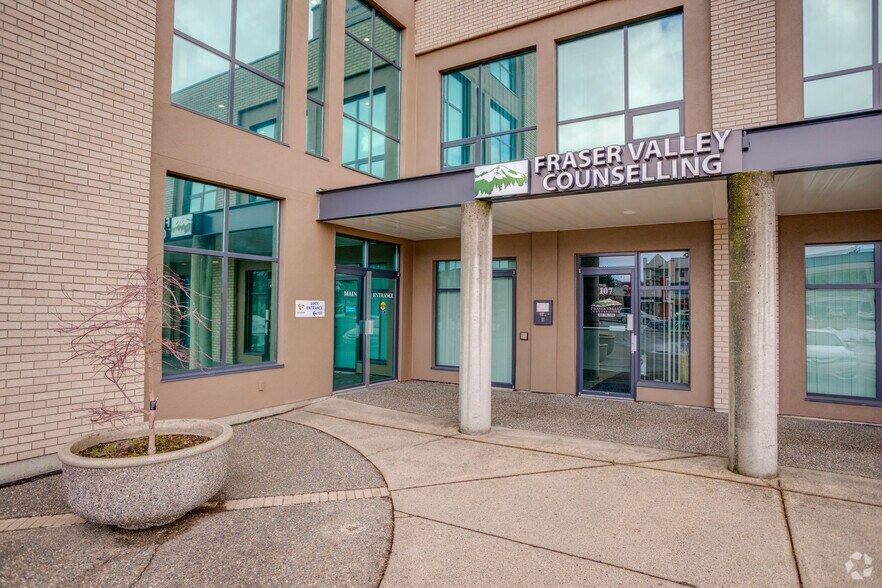 More Photos Of 2692 Clearbrook Rd, Abbotsford Office Residential For Lease