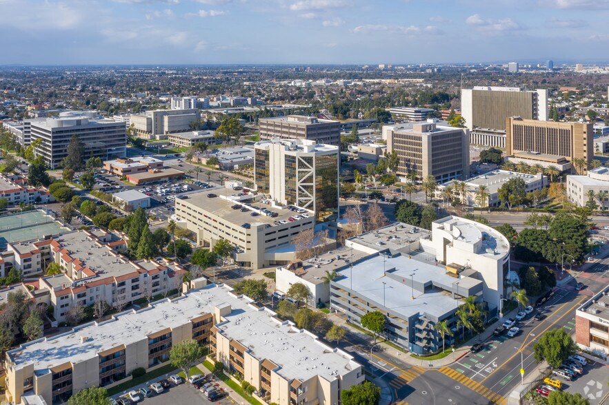 More Photos Of 600 W Santa Ana Blvd, Santa Ana Office For Lease