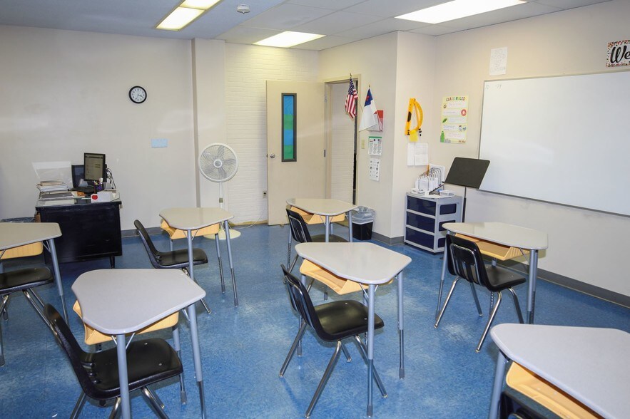 More Photos Of 210 S Kingshighway St, Sikeston Schools For Lease