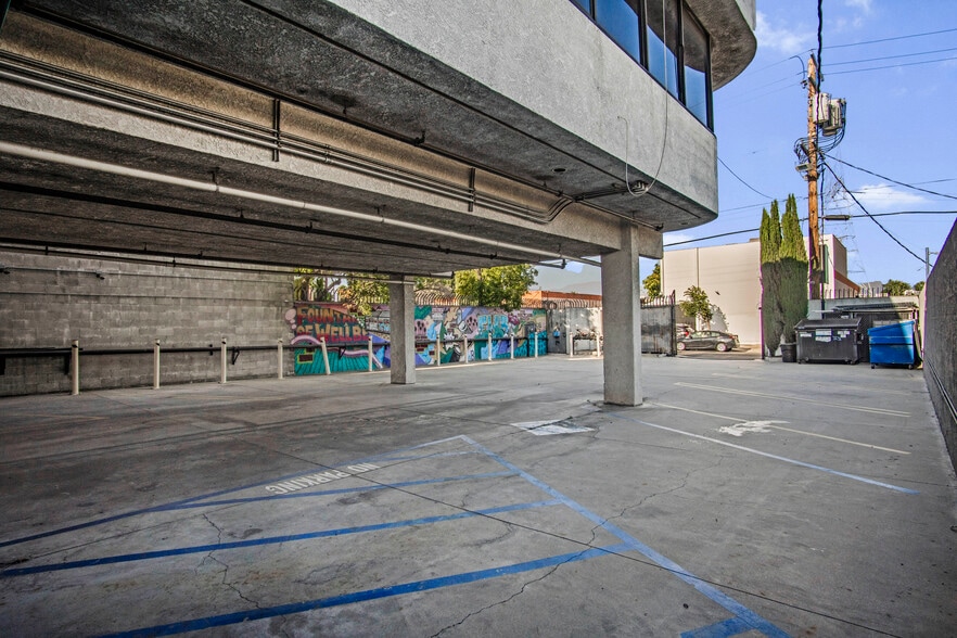 More Photos Of 7231 Hinds Ave, North Hollywood Warehouse For Sale