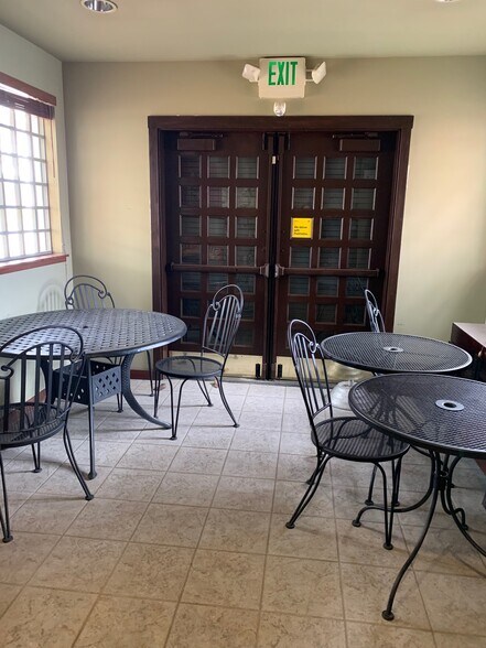 More Photos Of 296 Hegenberger Rd, Oakland Restaurant For Sale