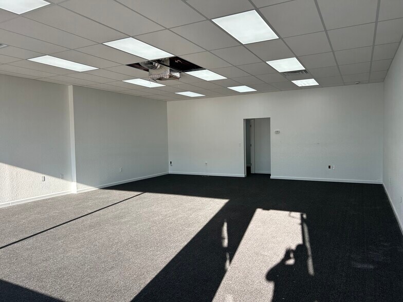 More Photos Of 2131-2143 S Tamiami Trl, Venice Storefront Retail Office For Lease