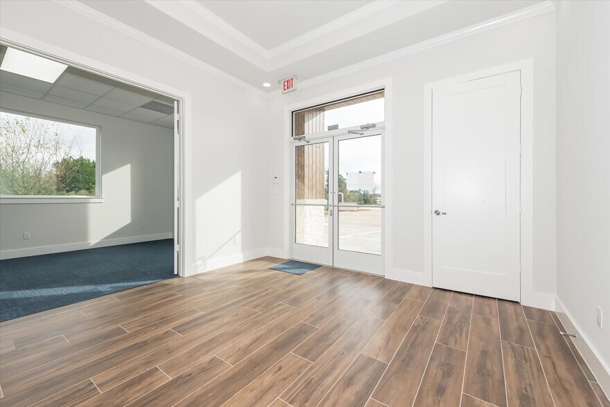 More Photos Of 14547 Lake Business Dr, Conroe Medical For Sale