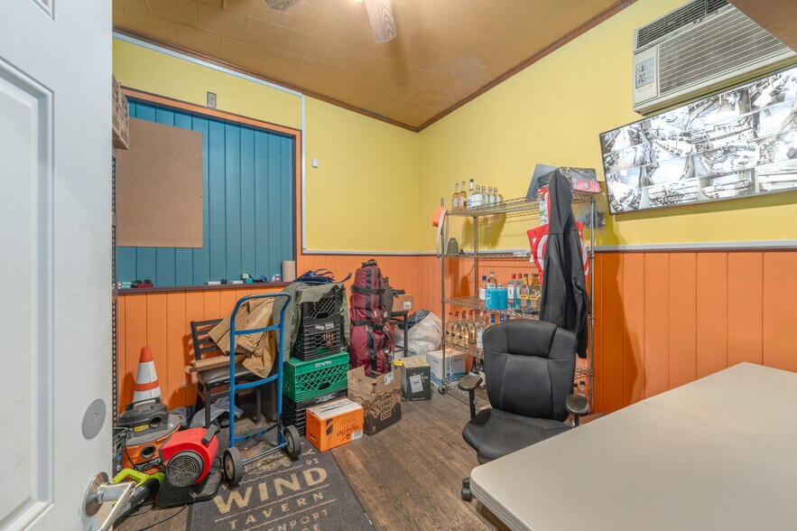 More Photos Of 30-32 Front St, Greenport Storefront Retail Residential For Sale