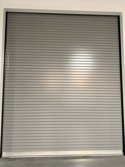 More Photos Of 4229 FM 620, Austin Showroom For Sale