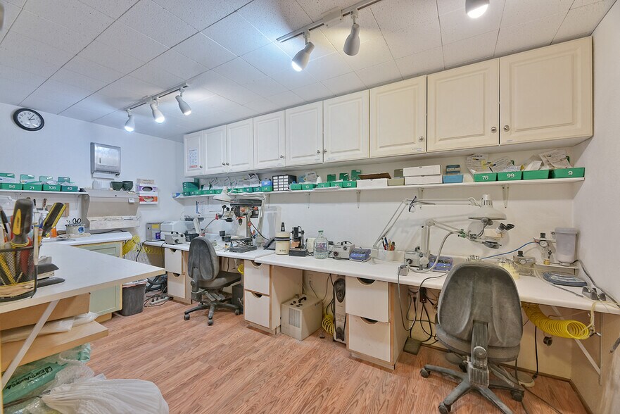 More Photos Of 993 Siskiyou Blvd, Ashland Office For Sale