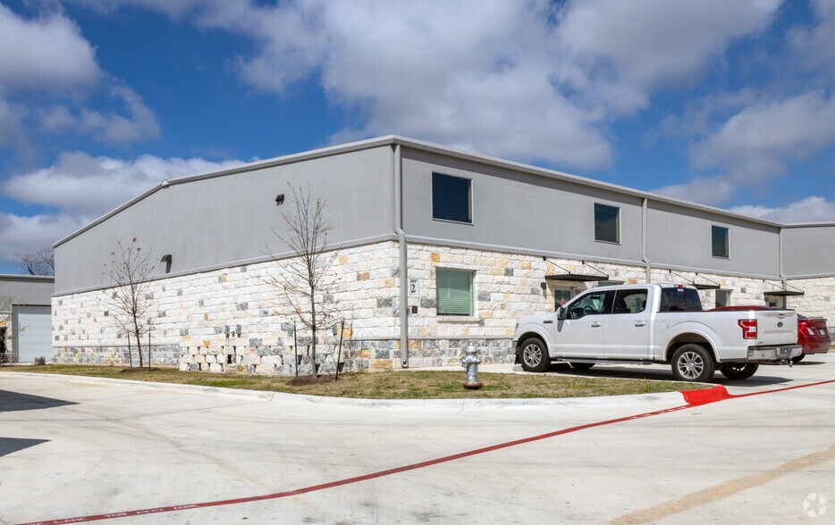 More Photos Of 7696 183A Toll Rd, Leander Warehouse For Lease