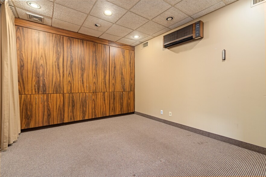 More Photos Of 609 Farmington Ave, Hartford Medical For Lease