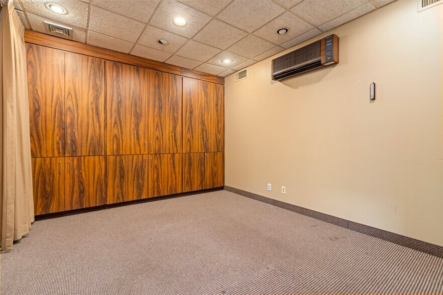 More Photos Of 609 Farmington Ave, Hartford Medical For Lease