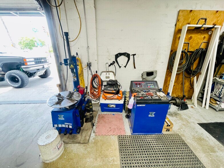 More Photos Of 1425 W Pembroke Ave, Hampton Auto Dealership For Sale