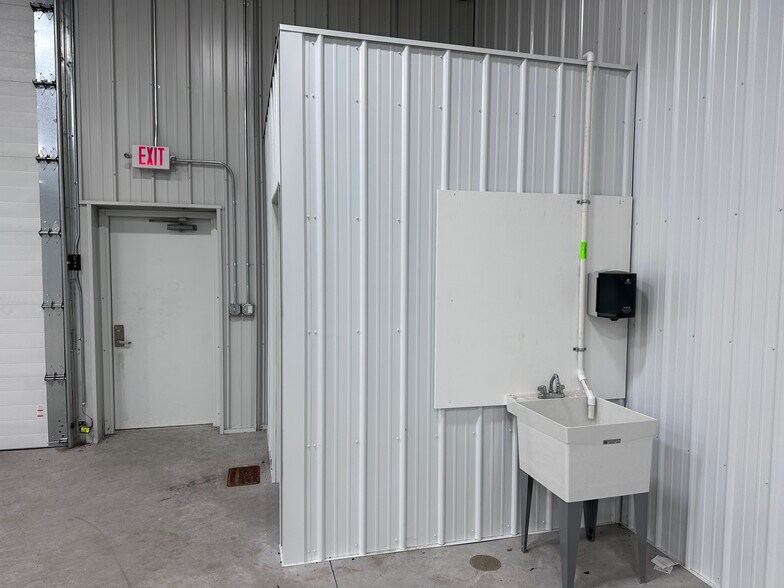 More Photos Of 3707 Elmers Industrial, Traverse City Warehouse For Lease