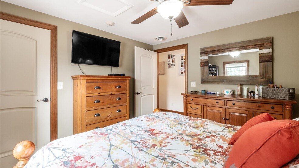More Photos Of 120 W Main St, Somerset Flex For Sale