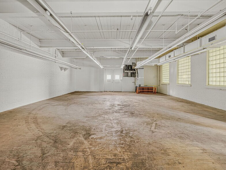 More Photos Of 1002 Douglas Ave, Opp Manufacturing For Lease