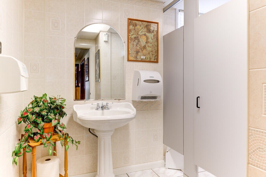 More Photos Of 160 Creamery Rd, Greenville Restaurant For Sale