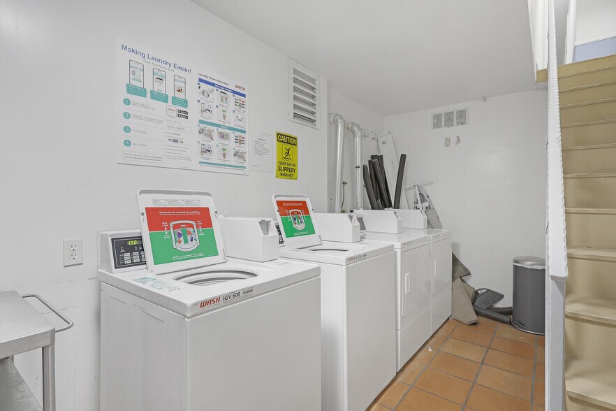 More Photos Of 121 S Elm Dr, Beverly Hills Apartments For Sale