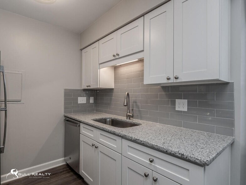 More Photos Of 406 W 9th St, Charlotte Apartments For Sale