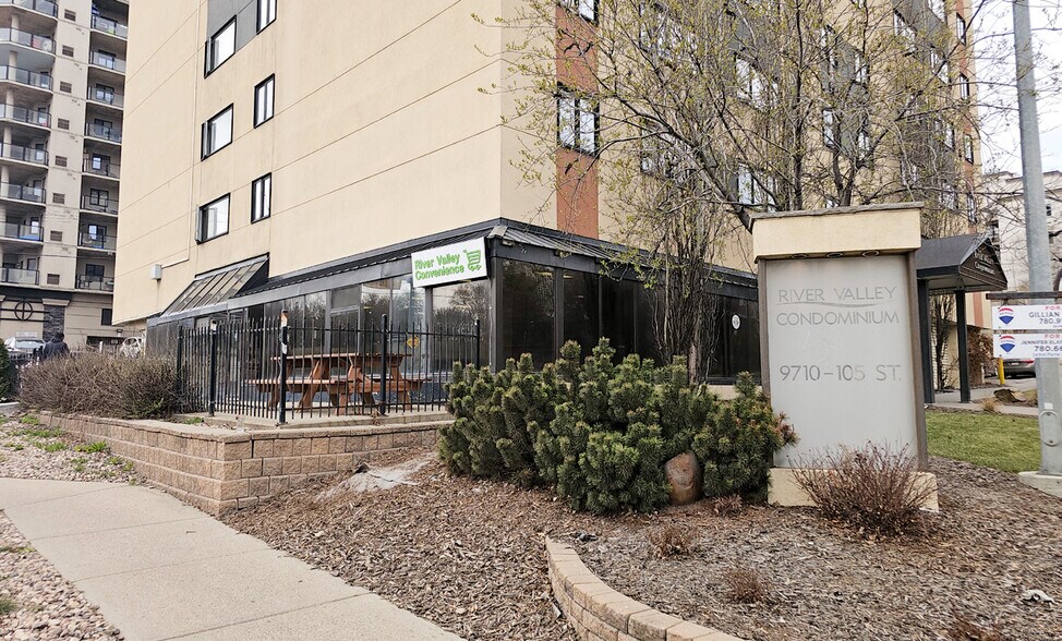 More Photos Of 9710 105th St NW, Edmonton Apartments For Sale