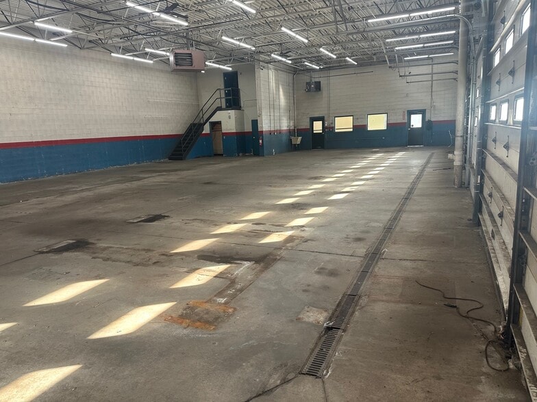 More Photos Of 120 Broadway St, Buffalo Auto Repair For Lease