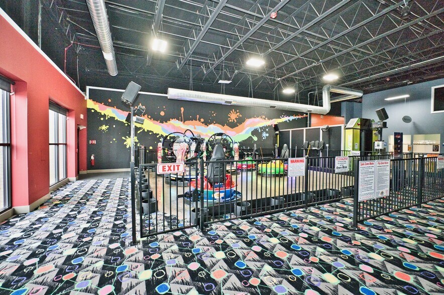 More Photos Of 7777-7847 N Caldwell Ave, Niles Manufacturing For Sale