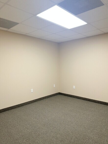 More Photos Of 326 N John Young Pky, Kissimmee Office For Lease
