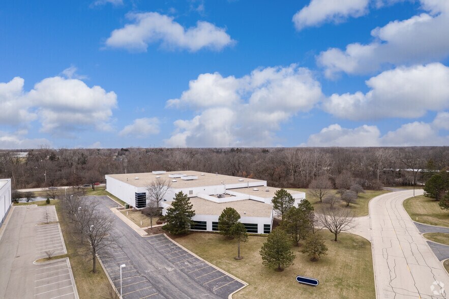 More Photos Of 950-990 Corporate Woods Pky, Vernon Hills Unknown For Lease