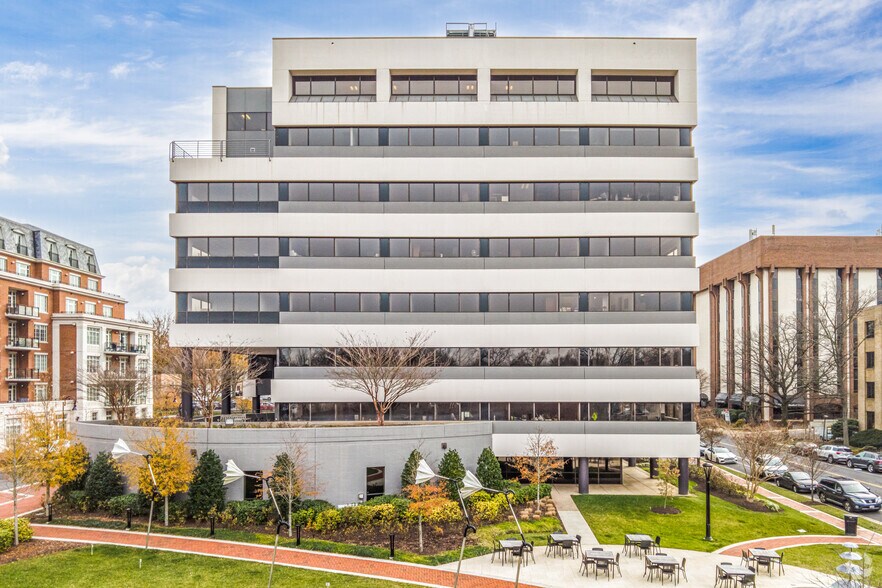 More Photos Of 6862 Elm St, McLean Office For Lease