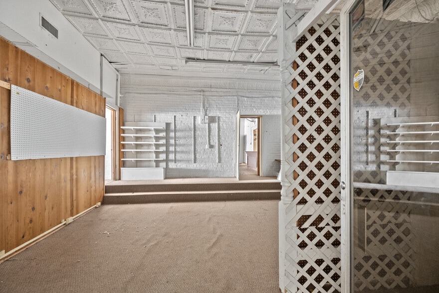 More Photos Of 1850 Church St, Appomattox Bar For Sale