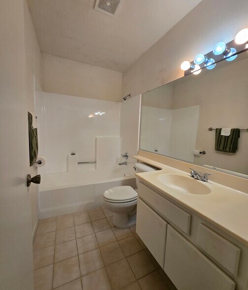 More Photos Of 42995 Park Pl, Palm Desert Apartments For Sale