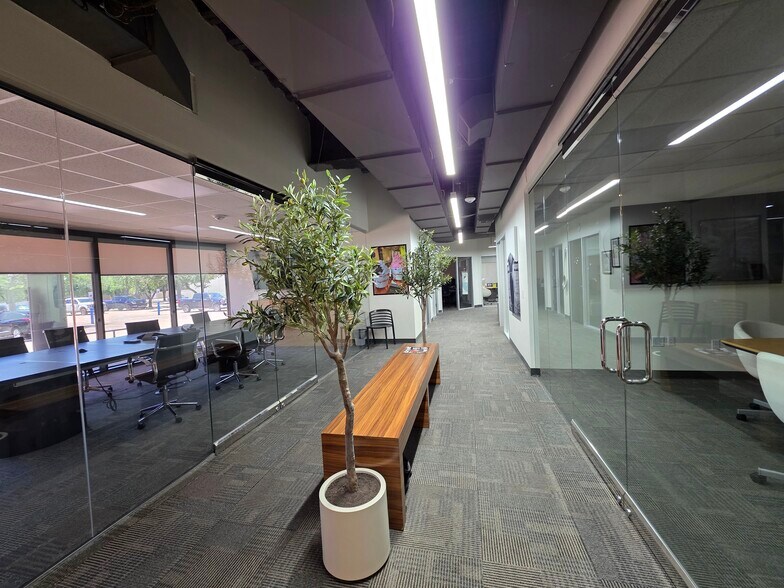 More Photos Of 2100 Valley View Ln, Farmers Branch Office For Lease