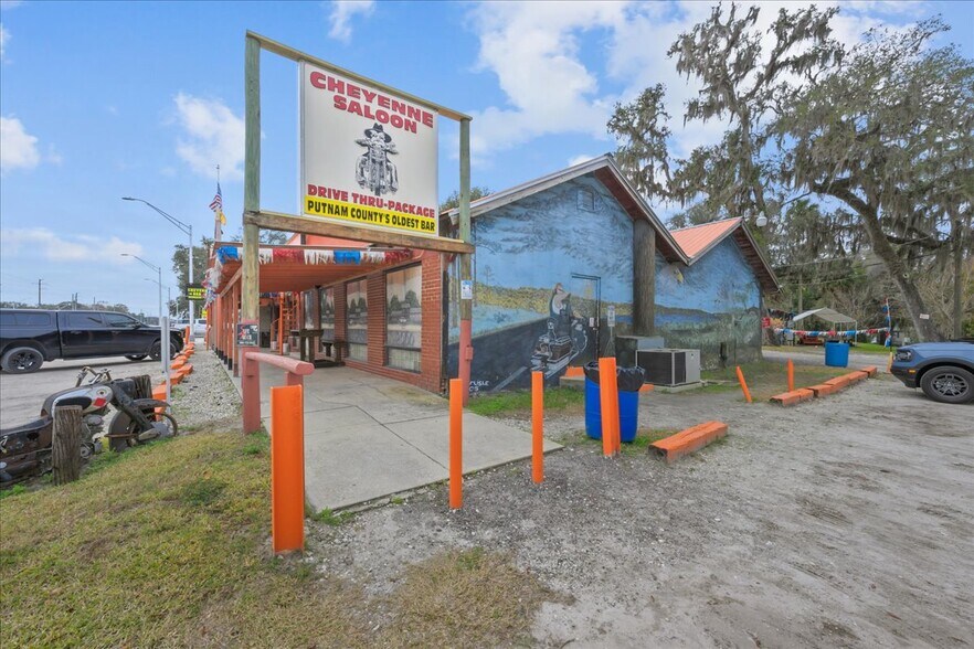 More Photos Of 337 S US Highway 17, East Palatka General Retail For Sale