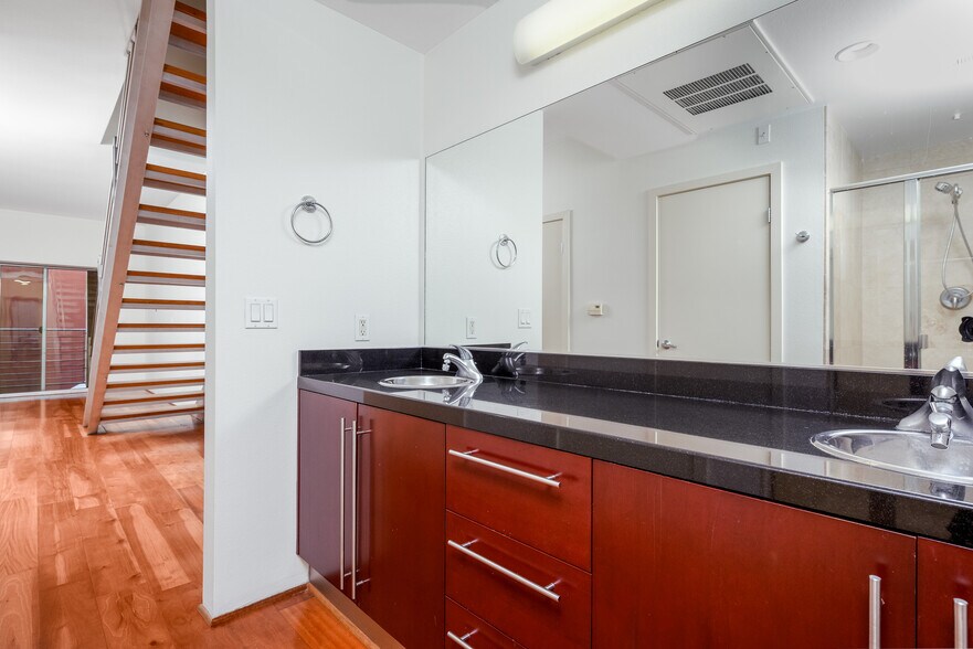 More Photos Of 1943-1949 India St, San Diego Apartments For Sale