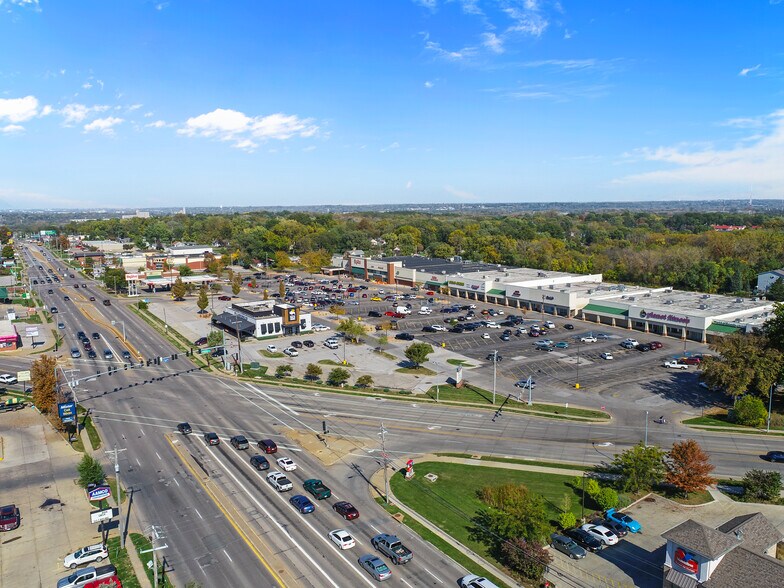 More Photos Of 3405-3411 SE 14th St, Des Moines General Retail For Lease