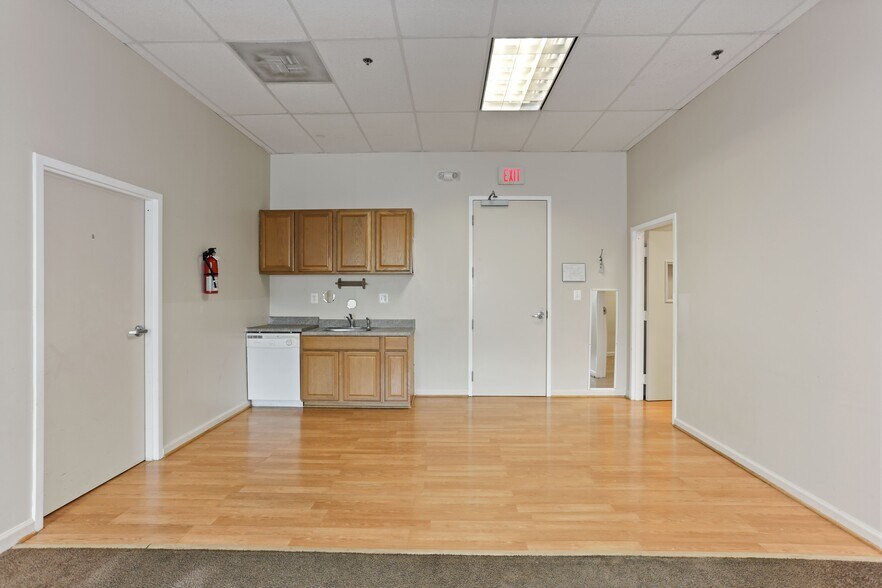 More Photos Of 4229 Lafayette Center Dr, Chantilly Business Park For Sale