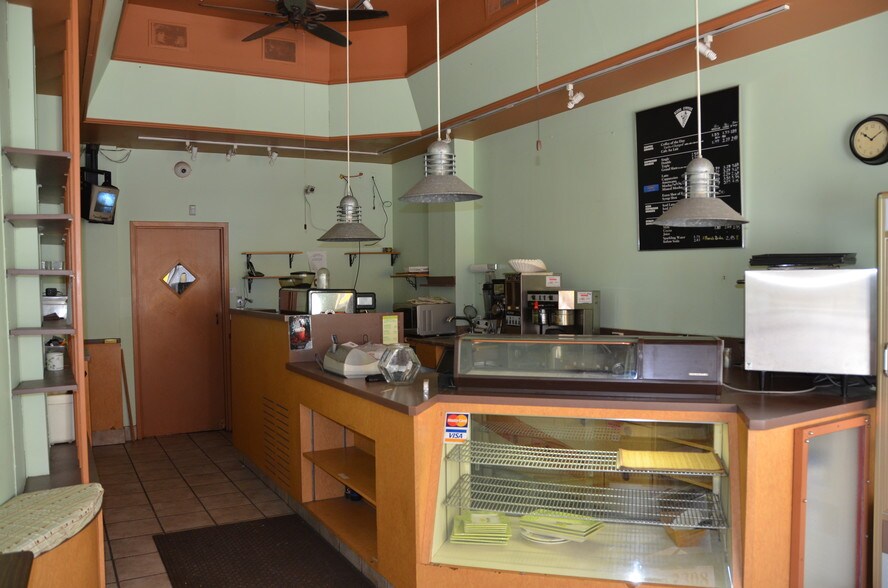 More Photos Of 2300 N Clark St, Chicago Apartments For Lease