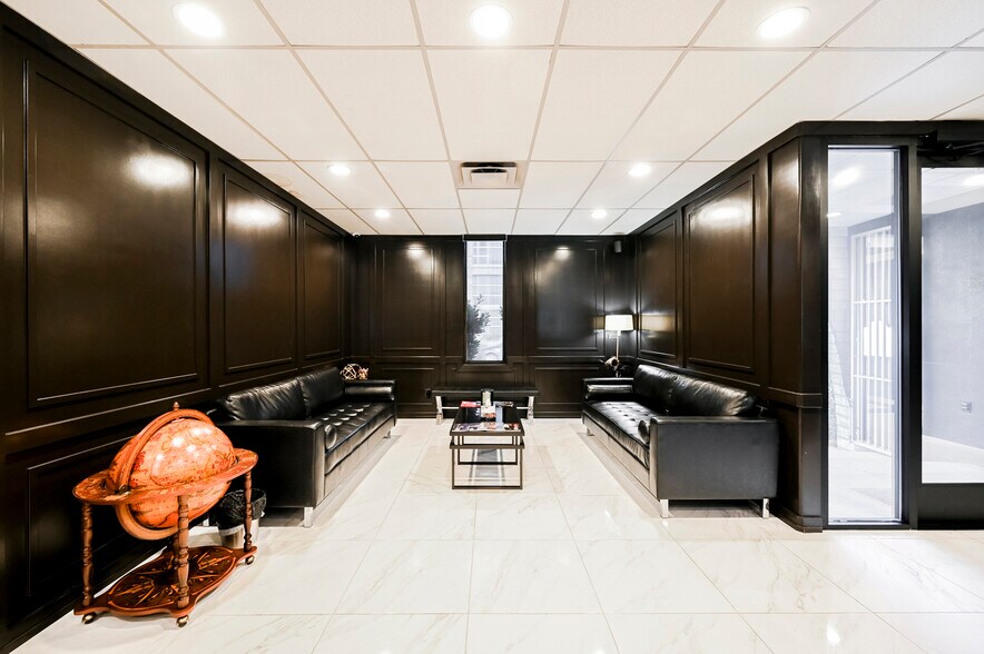 More Photos Of 630 S 3rd St, Las Vegas Office For Sale