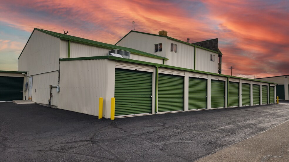 More Photos Of 239 N 9th St, Montrose Specialty For Sale