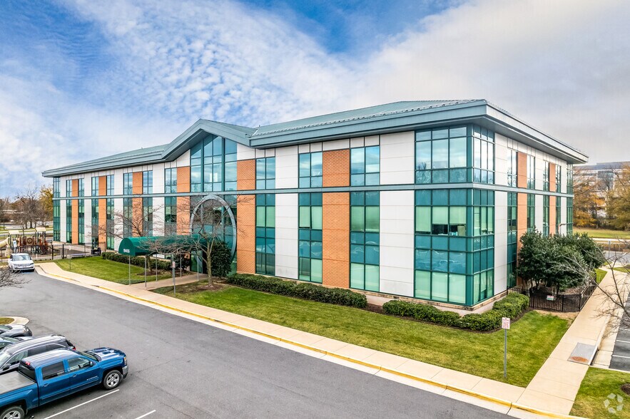 Primary Photo Of 19455 Deerfield Ave, Lansdowne Medical For Lease