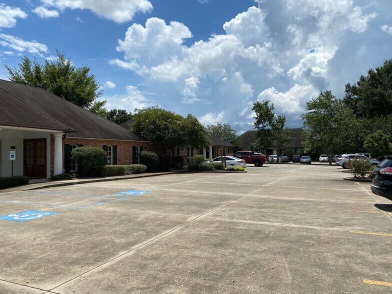 More Photos Of 9456 Jefferson Hwy, Baton Rouge Medical For Lease