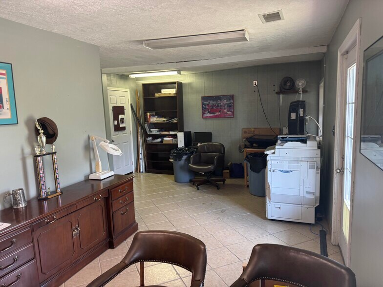 More Photos Of 818 Morton Ave, Bardstown Manufacturing For Sale