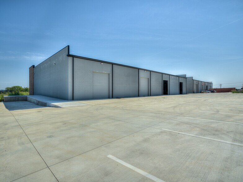 More Photos Of 548 W 125th Pl S, Glenpool Storefront Retail Office For Lease